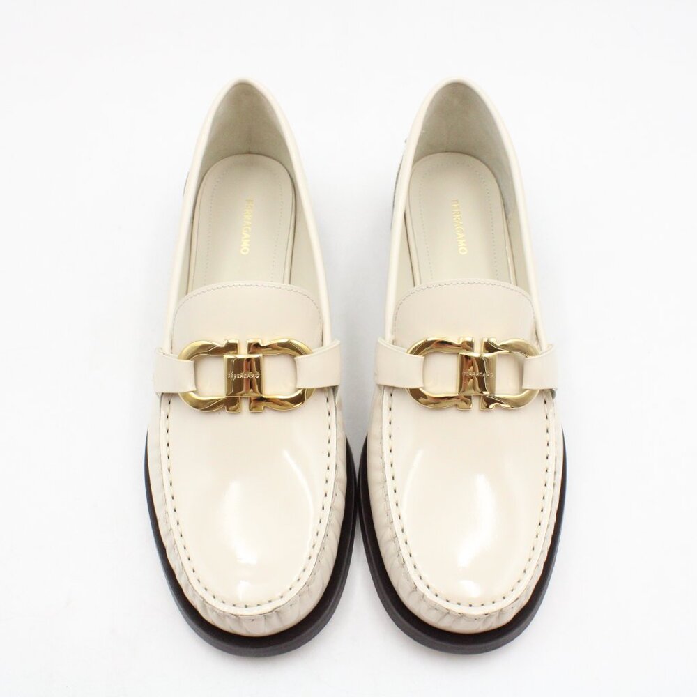 NIB Ferragamo Maryan Patent Leather Loafers with Gancini Bit in Mascarpone US 8